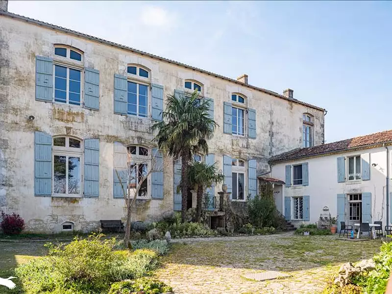 Maison, 1 075 m²