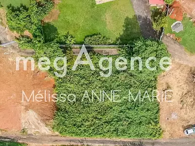 Terrain, 700 m²