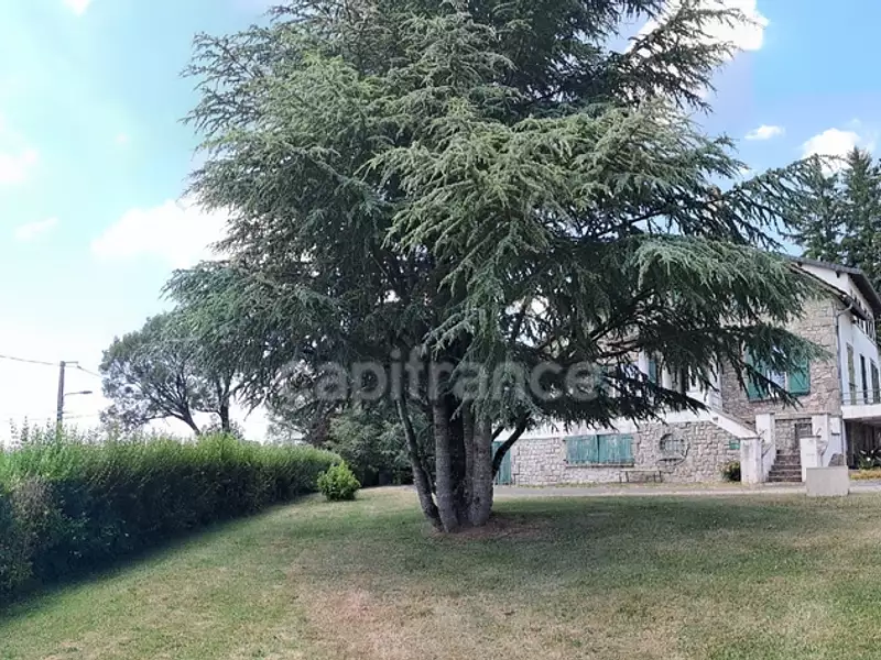 Maison, 1 100 m²
