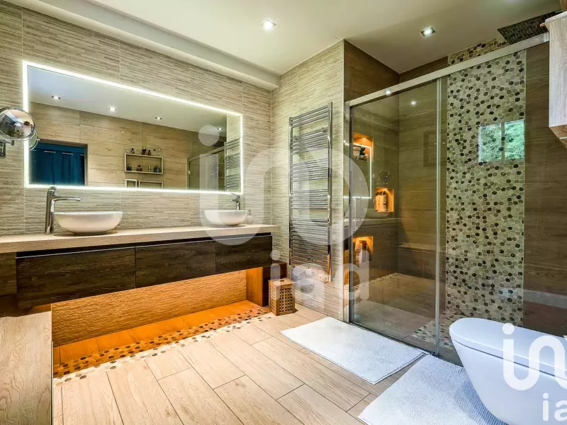 Maison, 220 m²