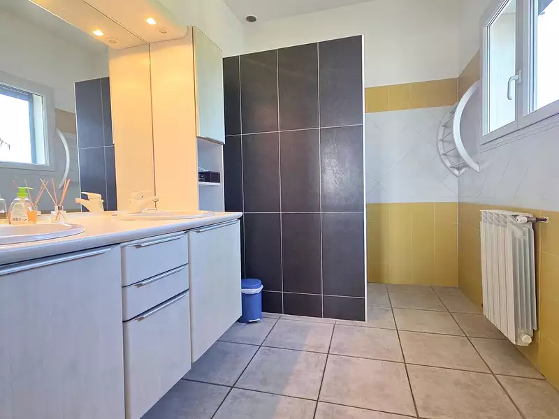 Maison, 241 m²