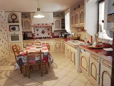 Maison, 240 m²