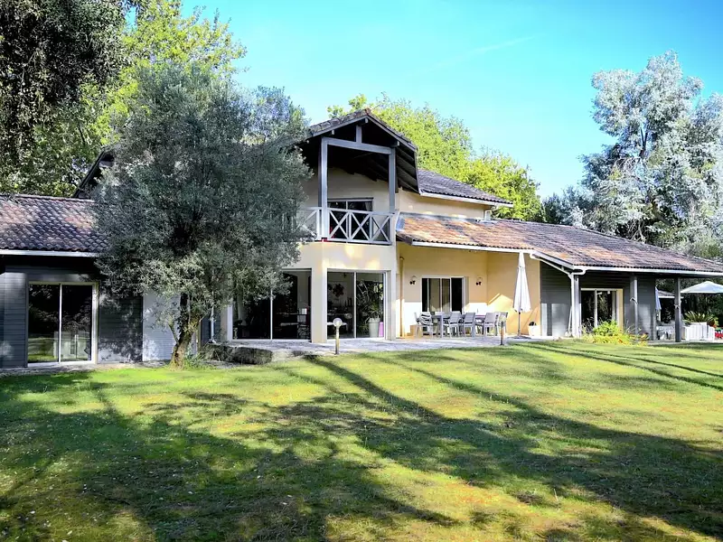 Maison, 360 m²