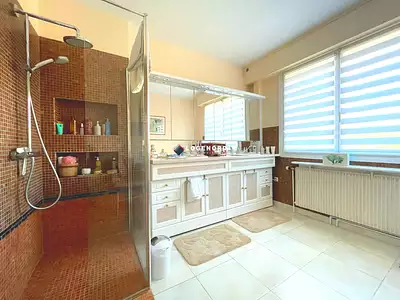 Maison, 240 m²