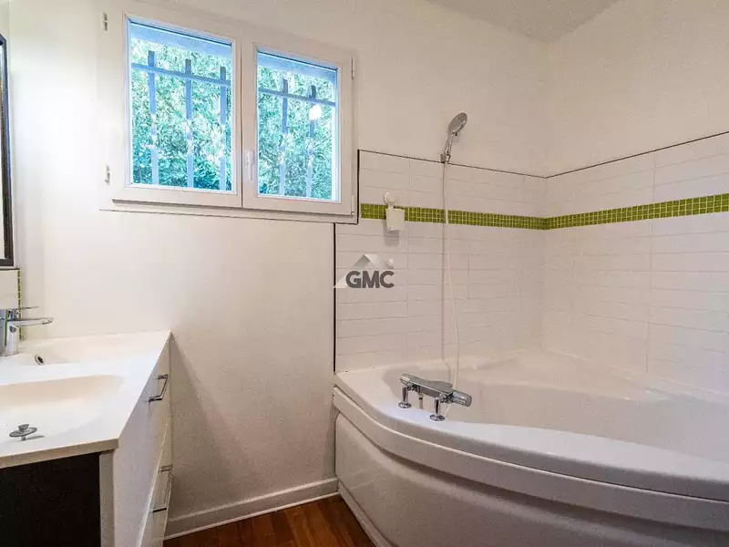 Maison, 219 m²