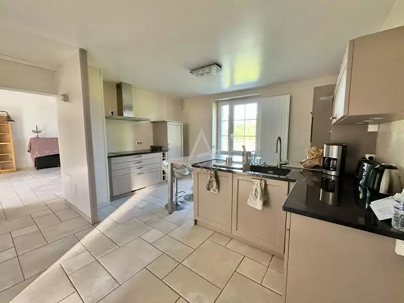 Maison, 180 m²