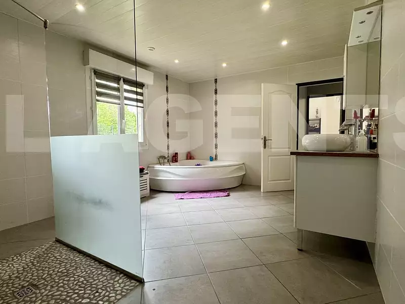 Maison, 215 m²