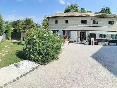 Maison, 257 m²