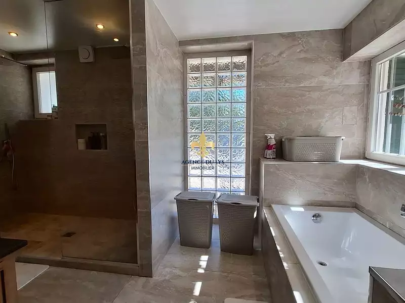 Maison, 195 m²