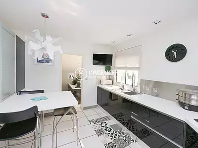 Maison, 260 m²