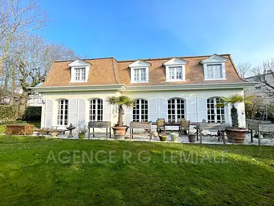 Maison, 275 m²