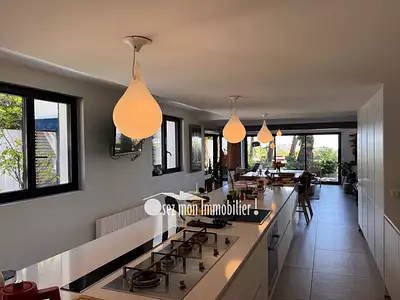 Maison, 260 m²