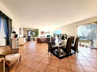 Maison, 215 m²