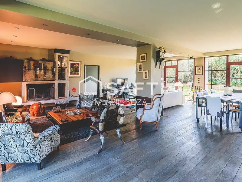 Maison, 748 m²