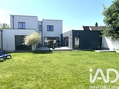 Maison, 235 m²