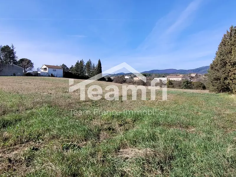 Terrain, 3 738 m²