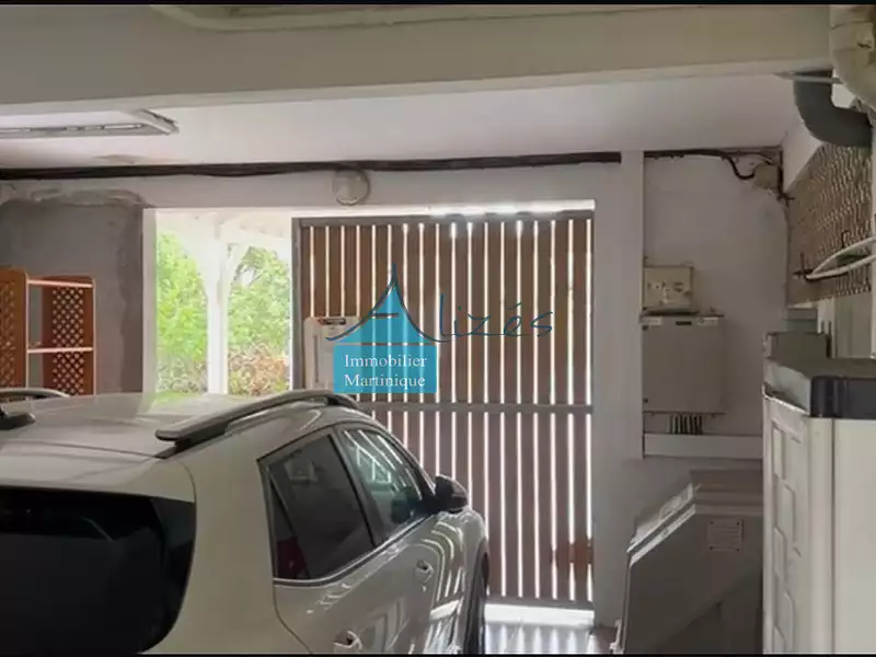 Maison, 230 m²