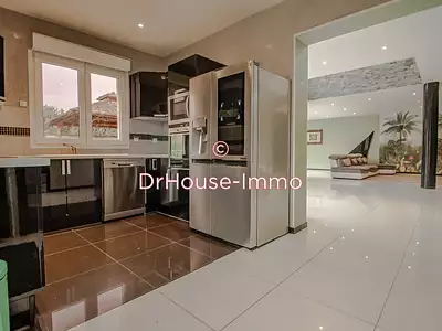 Maison, 250 m²
