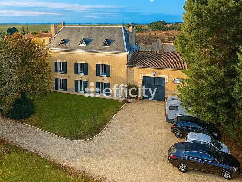 Maison, 275 m²