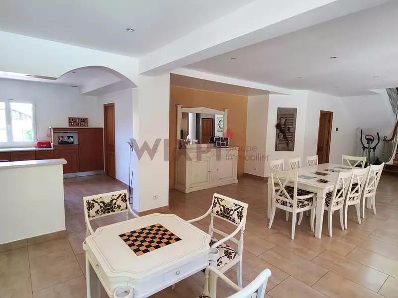 Maison, 243,78 m²