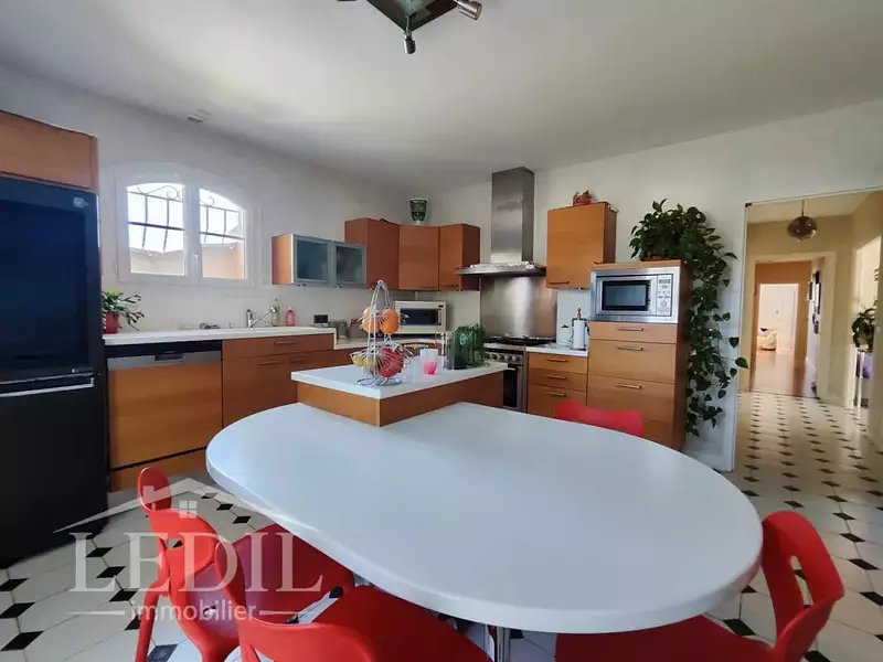 Maison, 165 m²