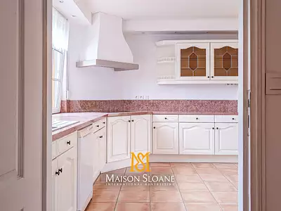 Maison, 243 m²