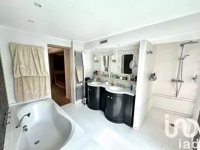Maison, 221 m²
