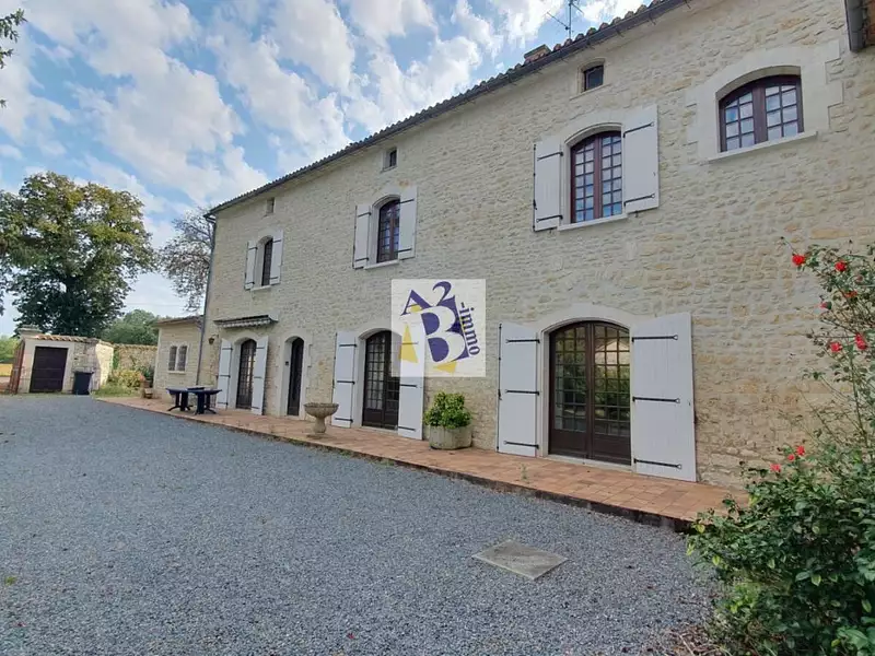 Maison, 221 m²