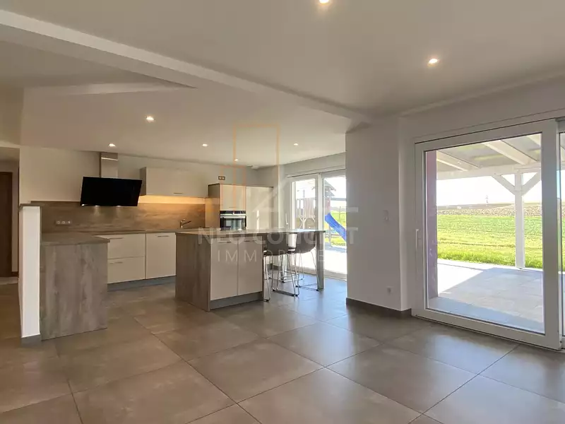 Maison, 166 m²