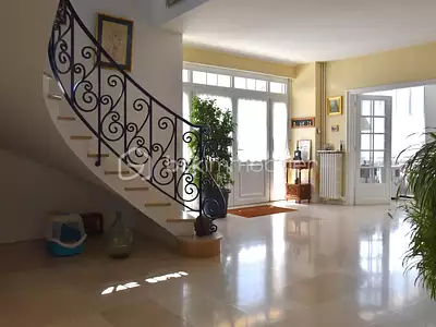 Maison, 303 m²