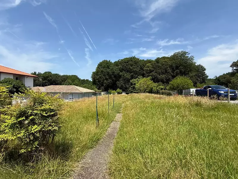 Terrain, 776 m²