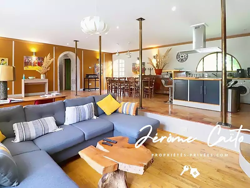 Maison, 858 m²