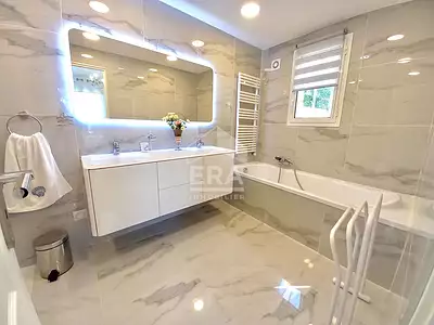 Maison, 225 m²