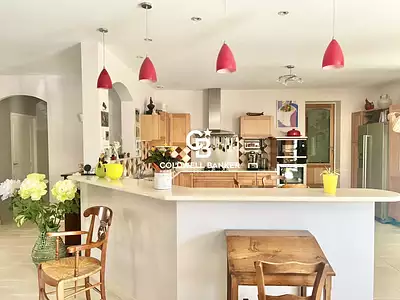 Maison, 248 m²
