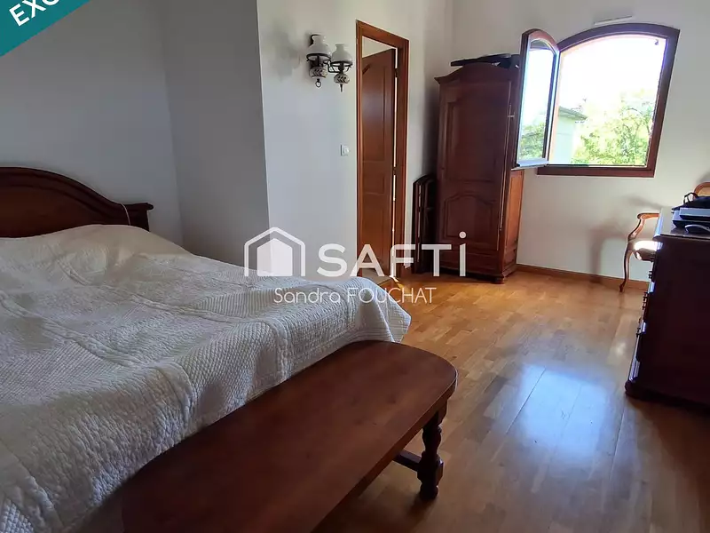 Maison, 252 m²