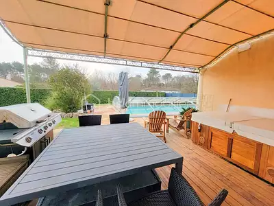 Maison, 240 m²