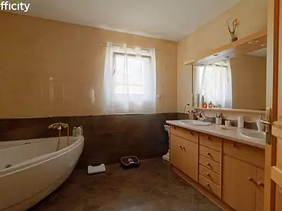 Maison, 215 m²