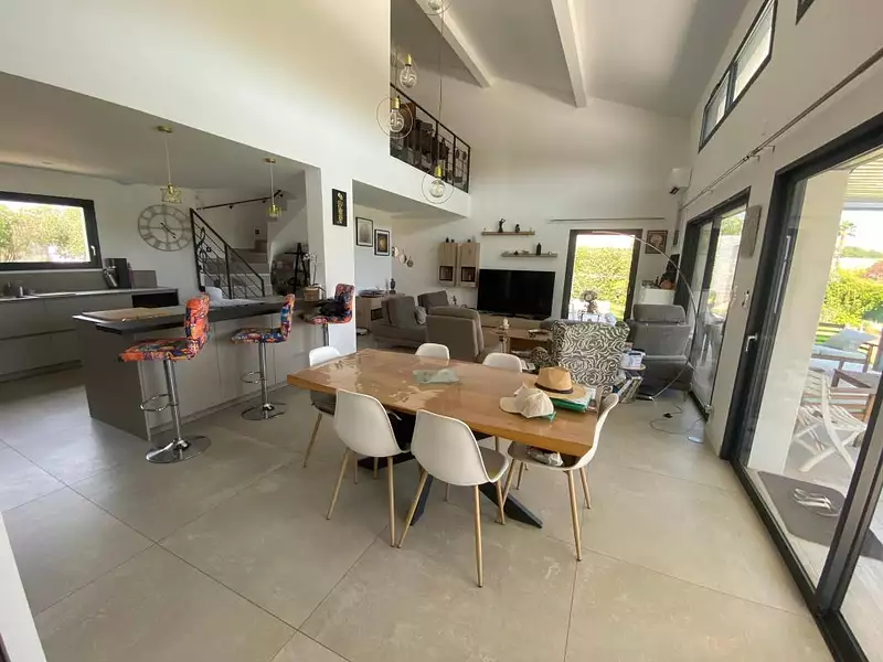 Maison, 215 m²