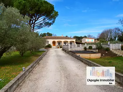 Immeuble, 740 m²