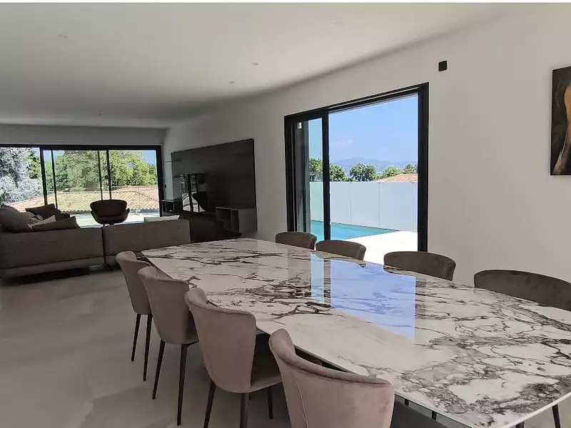 Maison, 244,4 m²