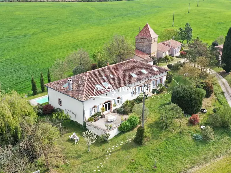 Maison, 584 m²
