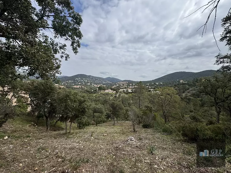 Terrain, 2 070 m²