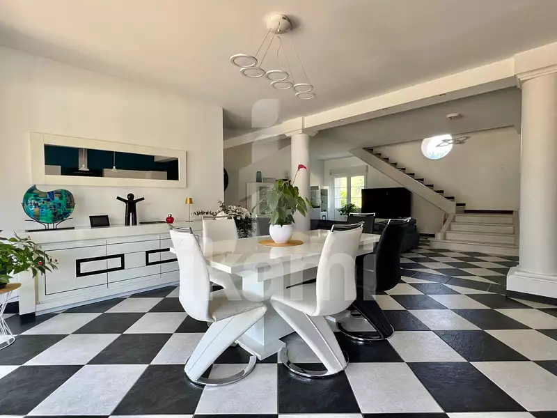 Maison, 280 m²