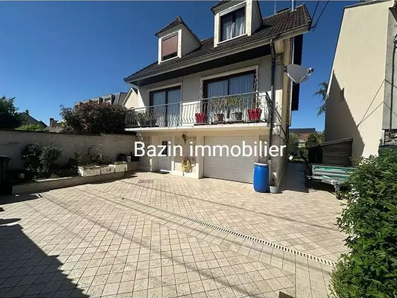 Maison, 220 m²