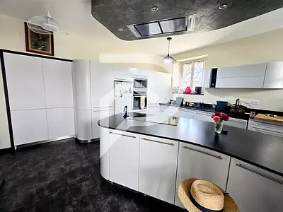 Maison, 225 m²