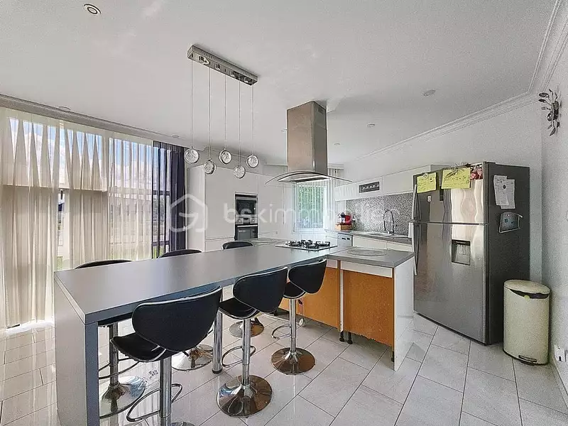 Maison, 280 m²