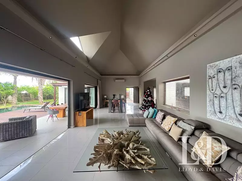 Maison, 330 m²