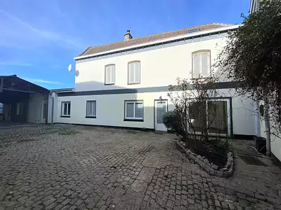 Maison, 225 m²