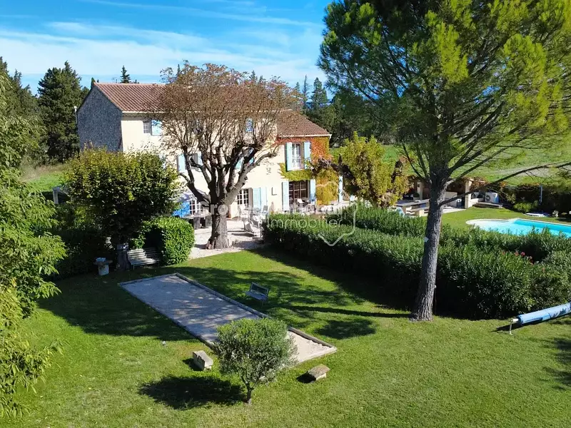Maison, 330 m²