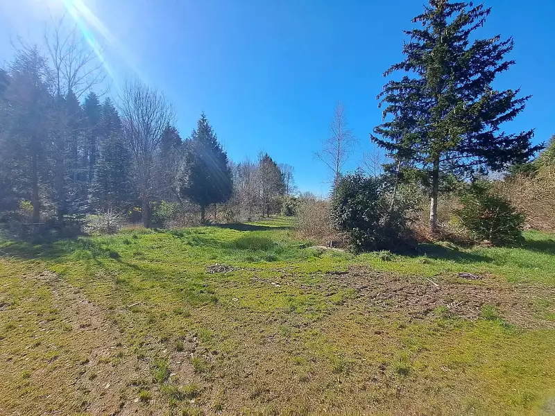Terrain, 14 876 m²
